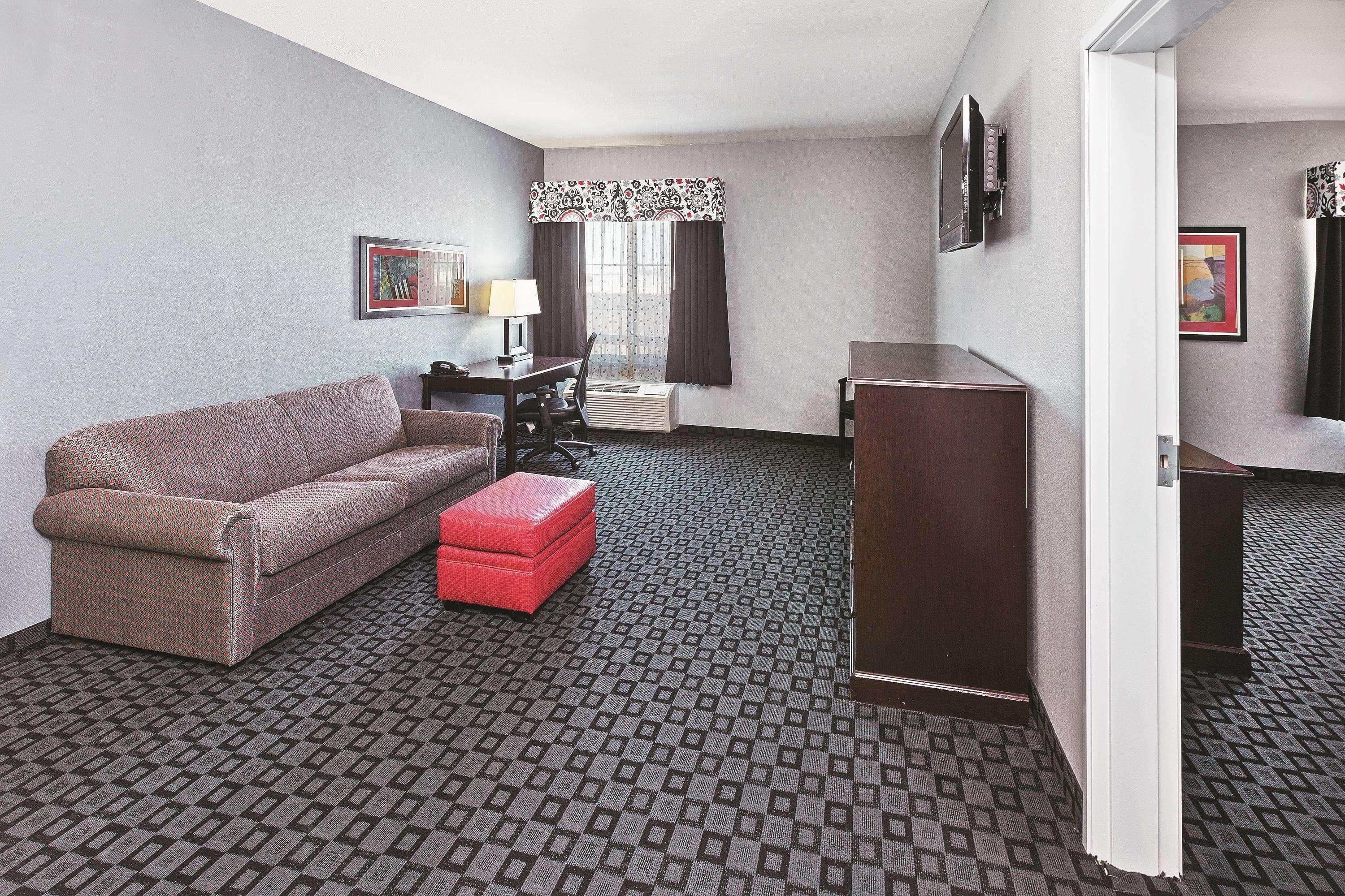 La Quinta By Wyndham Decatur Hotel Exterior photo