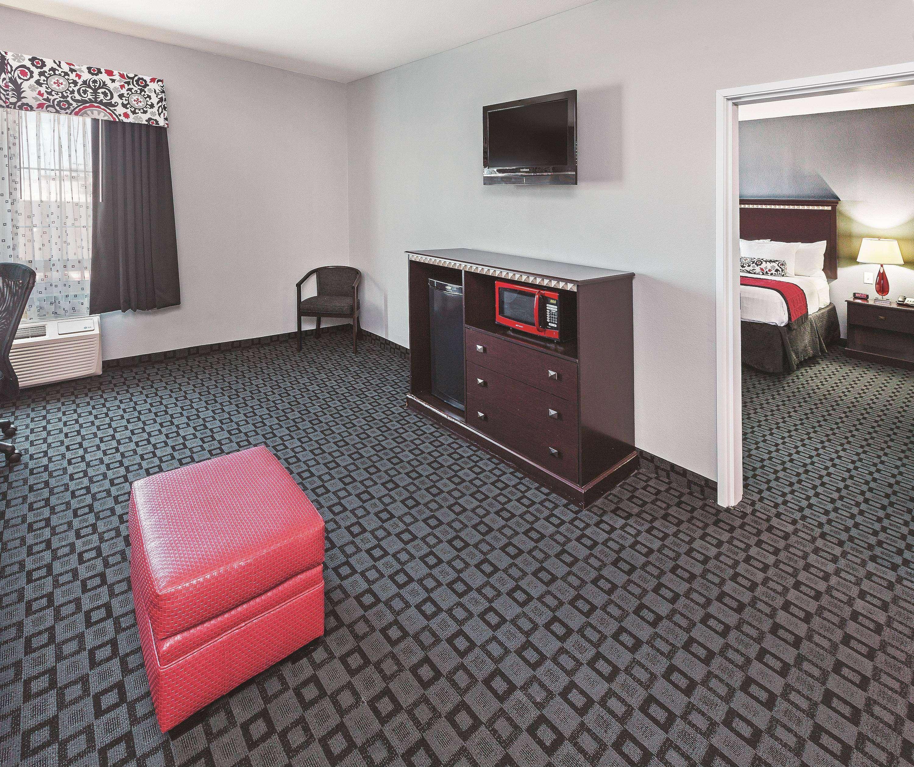 La Quinta By Wyndham Decatur Hotel Exterior photo