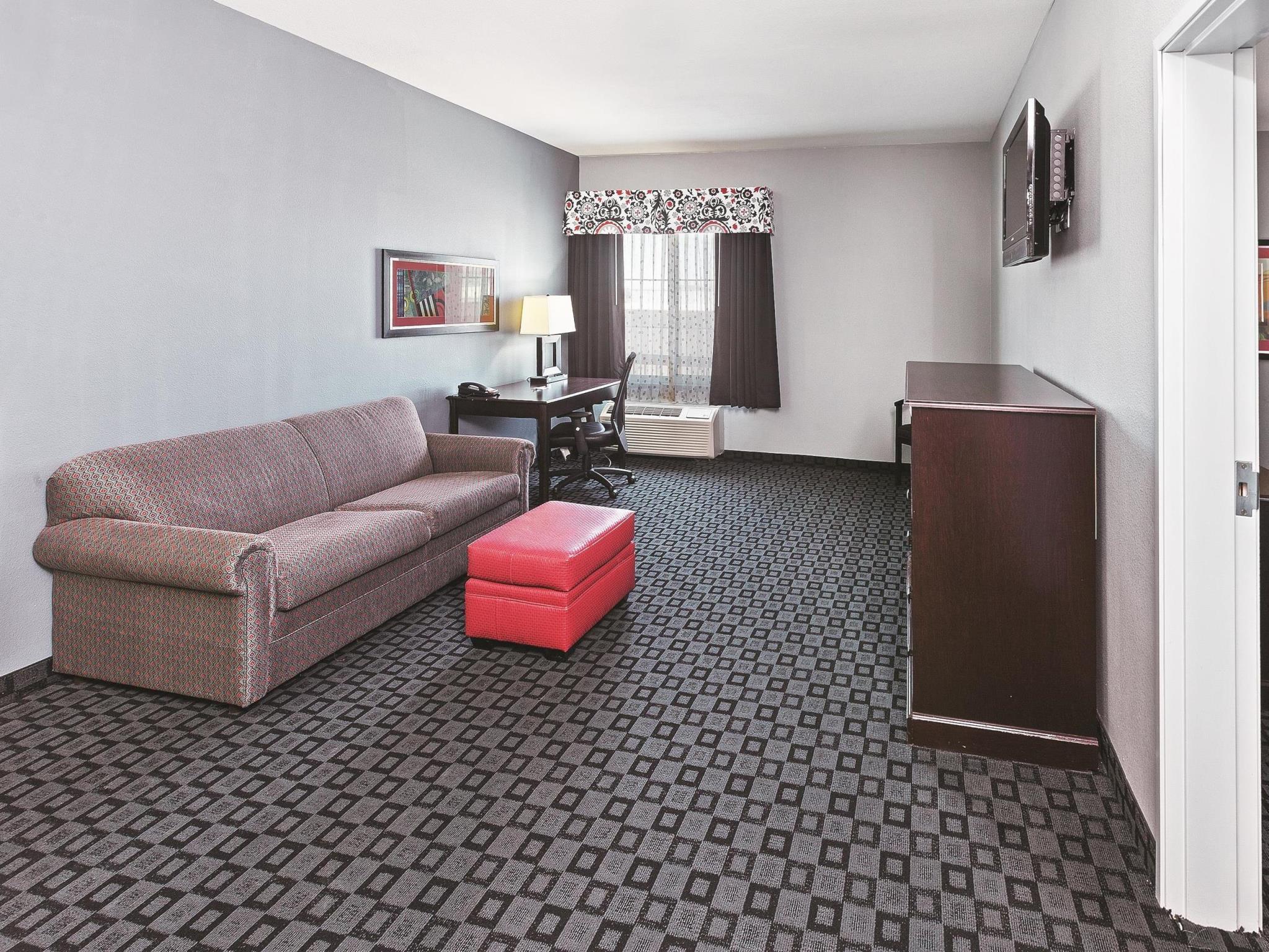 La Quinta By Wyndham Decatur Hotel Exterior photo