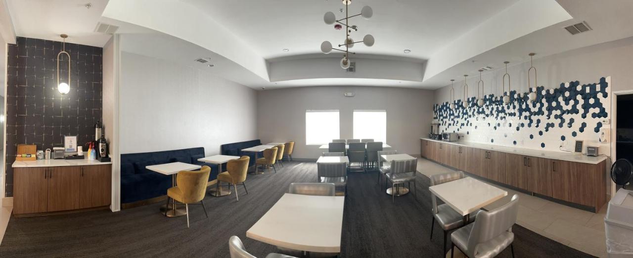 La Quinta By Wyndham Decatur Hotel Exterior photo
