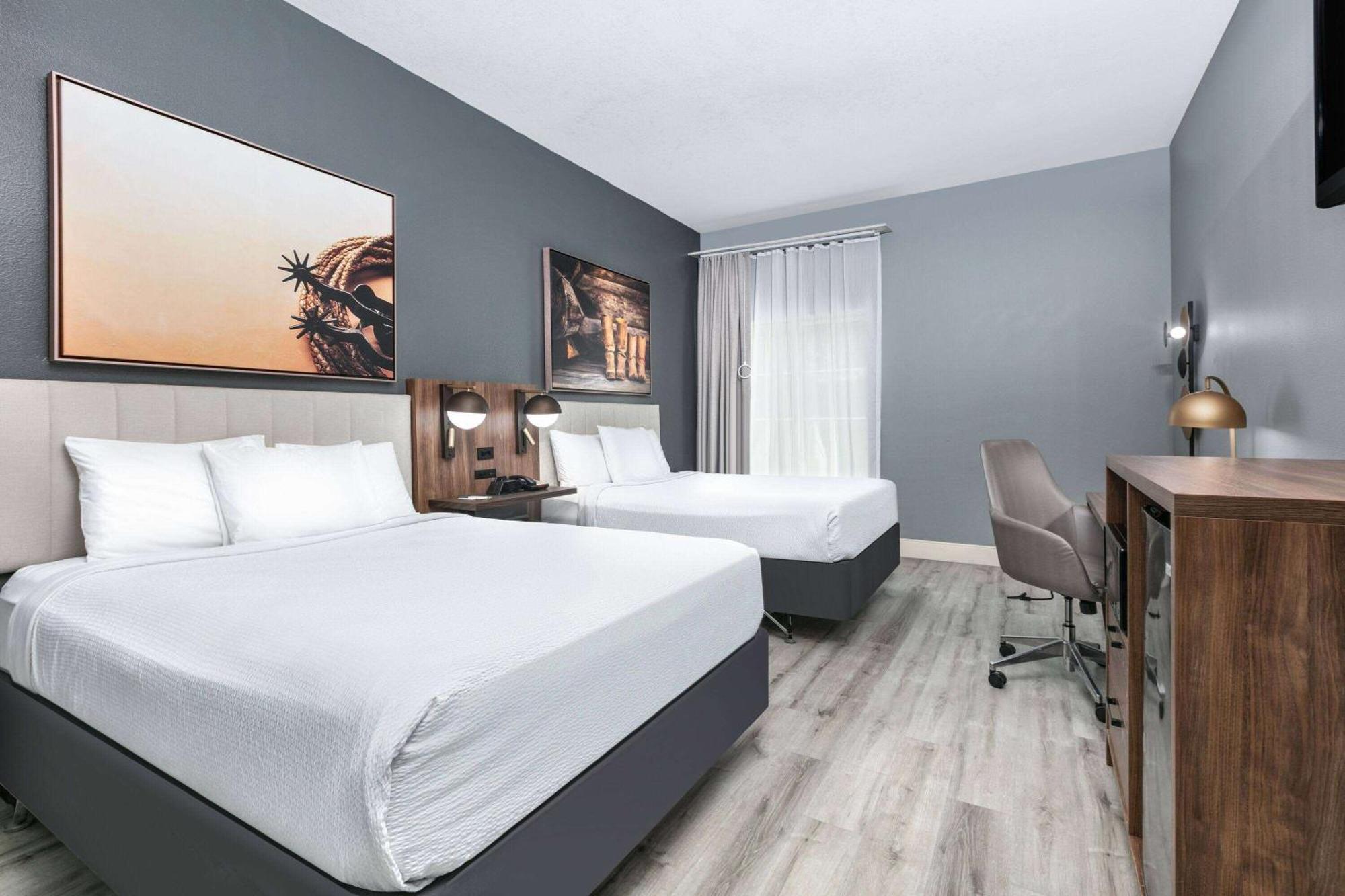 La Quinta By Wyndham Decatur Hotel Exterior photo