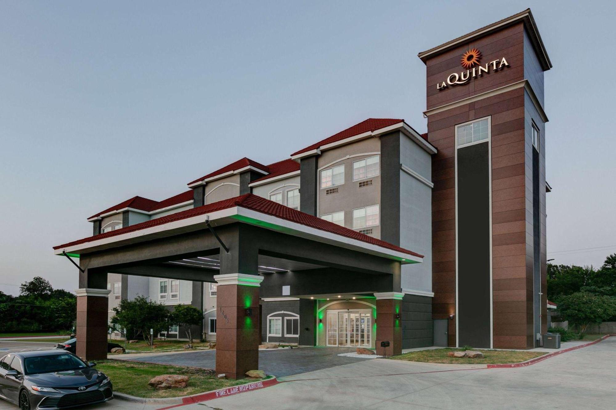 La Quinta By Wyndham Decatur Hotel Exterior photo